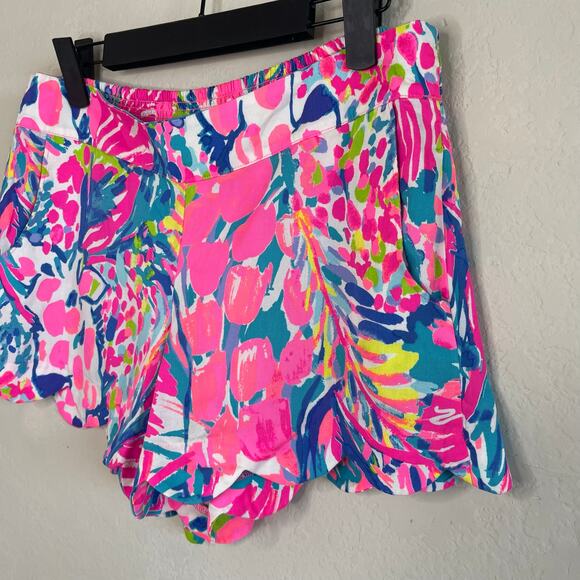 Lilly Pulitzer Dahlia Shorts Scalloped Hem Smocked Detail - Size M - Picture 3 of 6